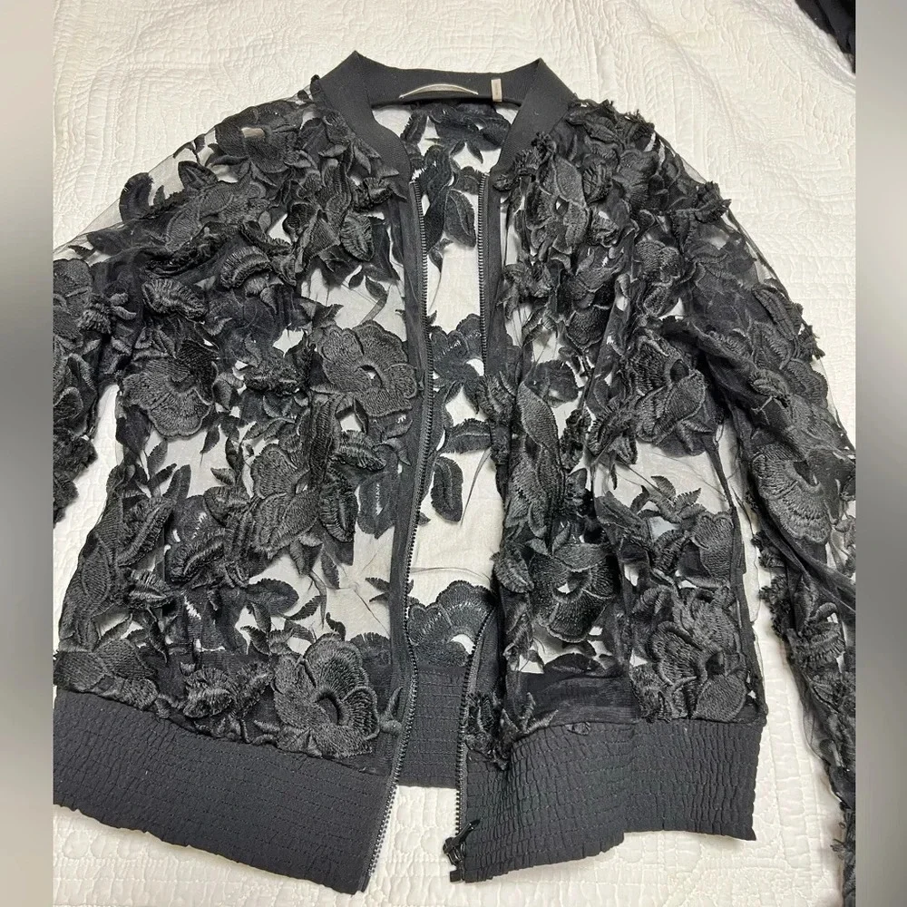 TAHARI CARDIGAN Size Small - Picture 3 of 8